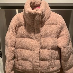 Abercrombie blush sherpa jacket with zipper & snaps. Turtleneck or folded collar